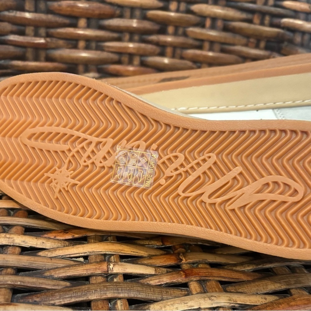 Mi,iM White and Taupe Star Sneakers in size 7.5 . New still in box - Picture 11 of 13